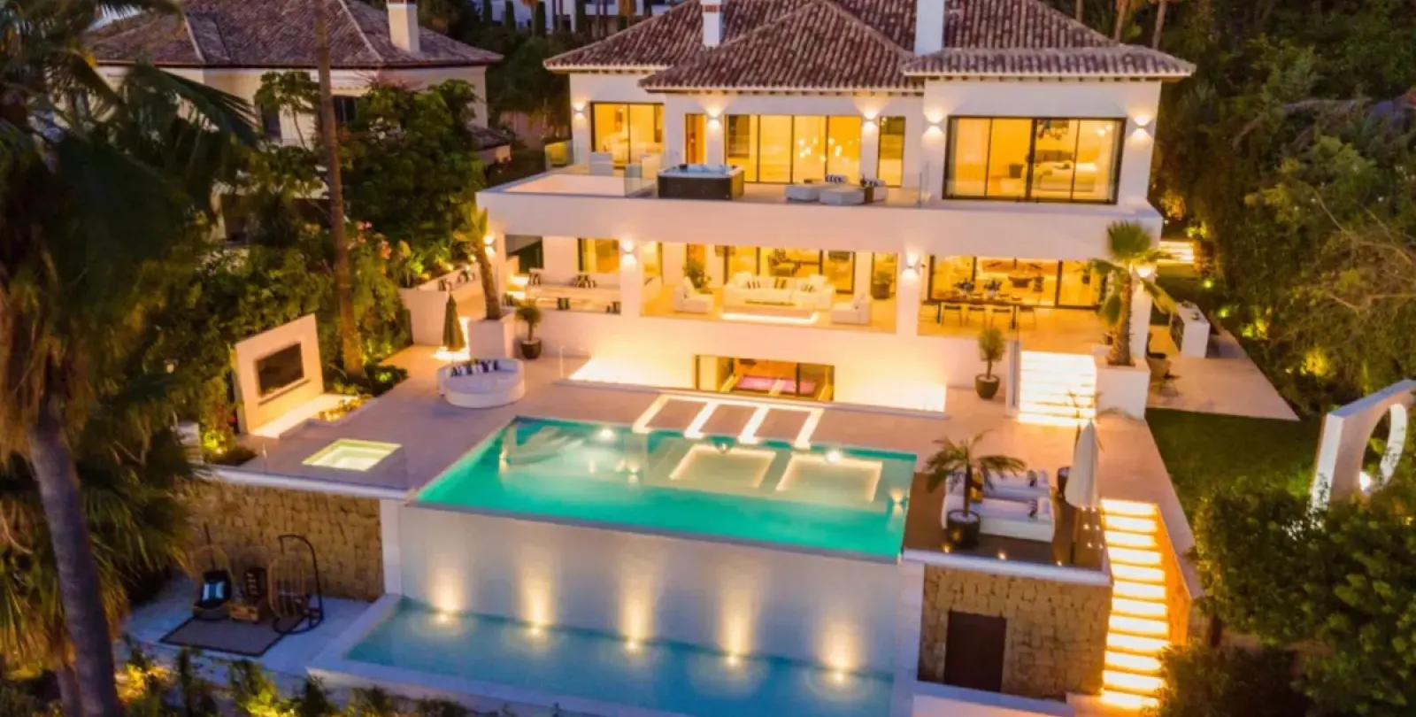 Long-term rent of detached villa in Nueva Andalucía 1