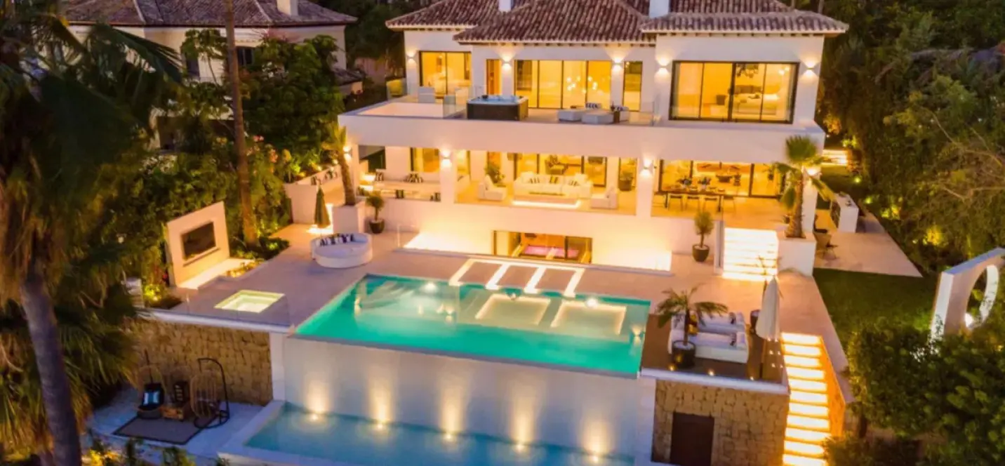 Long-term rent of detached villa in Nueva Andalucía 0