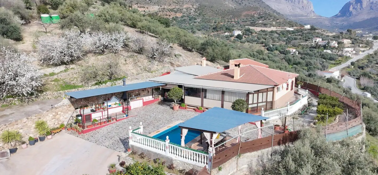 Sale of finca - cortijo in Alcaucín 2