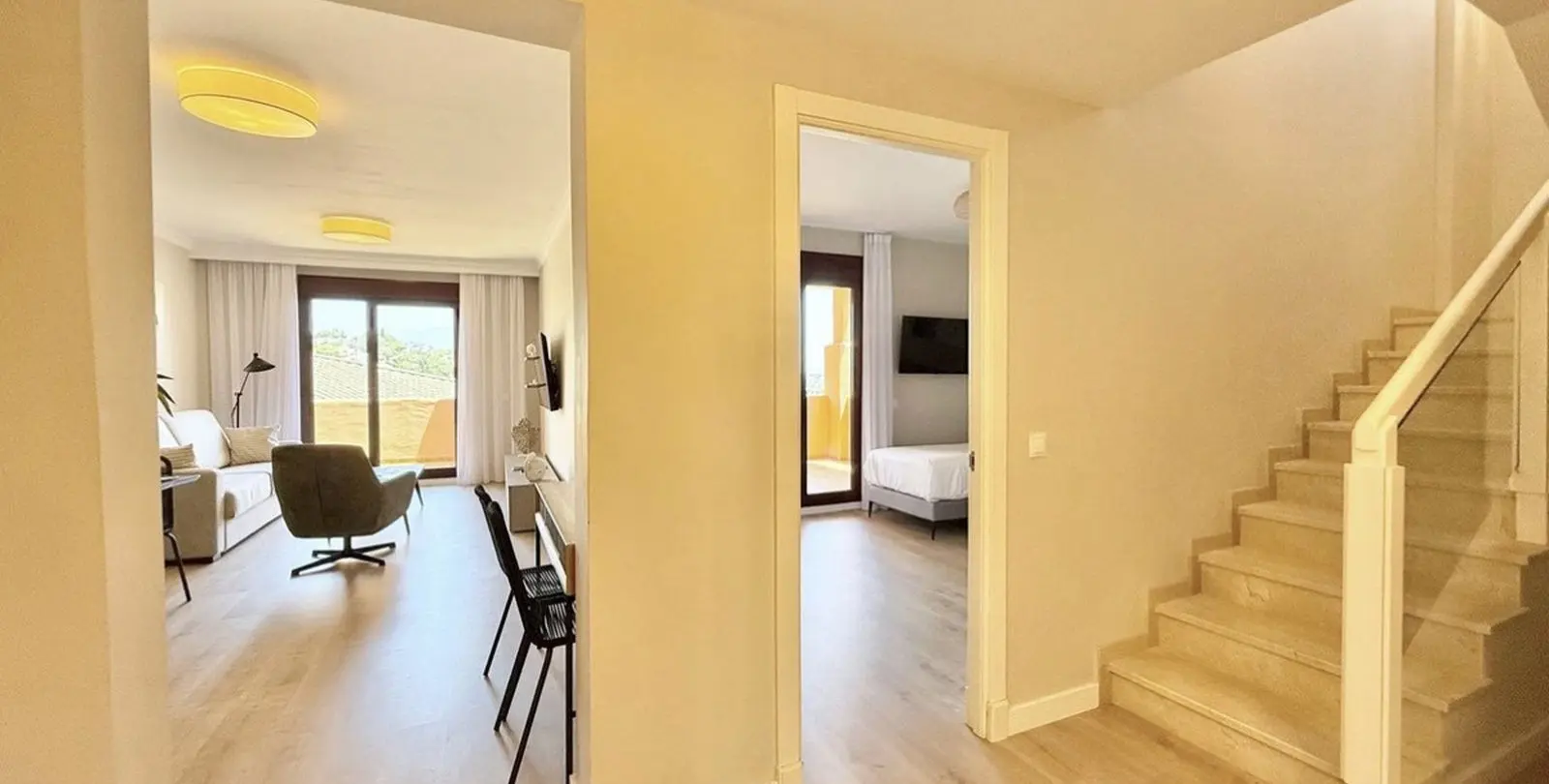 Продажа двухуровневого пентхауса в El Paraiso 4