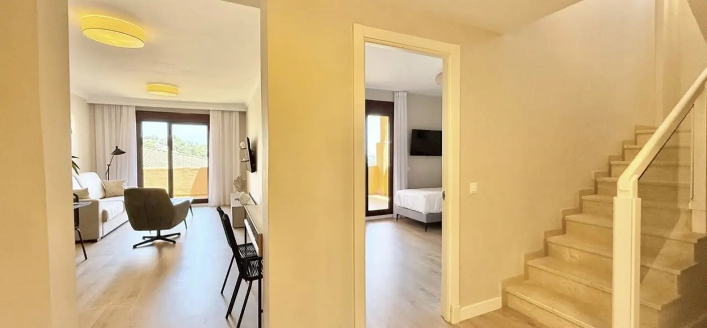 Продажа двухуровневого пентхауса в El Paraiso 3