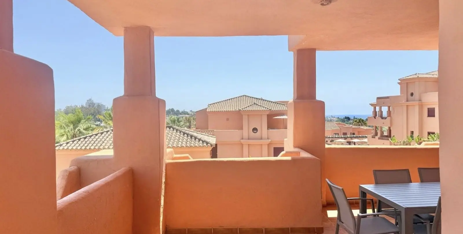Продажа двухуровневого пентхауса в El Paraiso 11