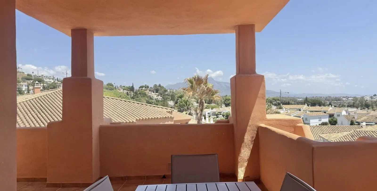 Продажа двухуровневого пентхауса в El Paraiso 22