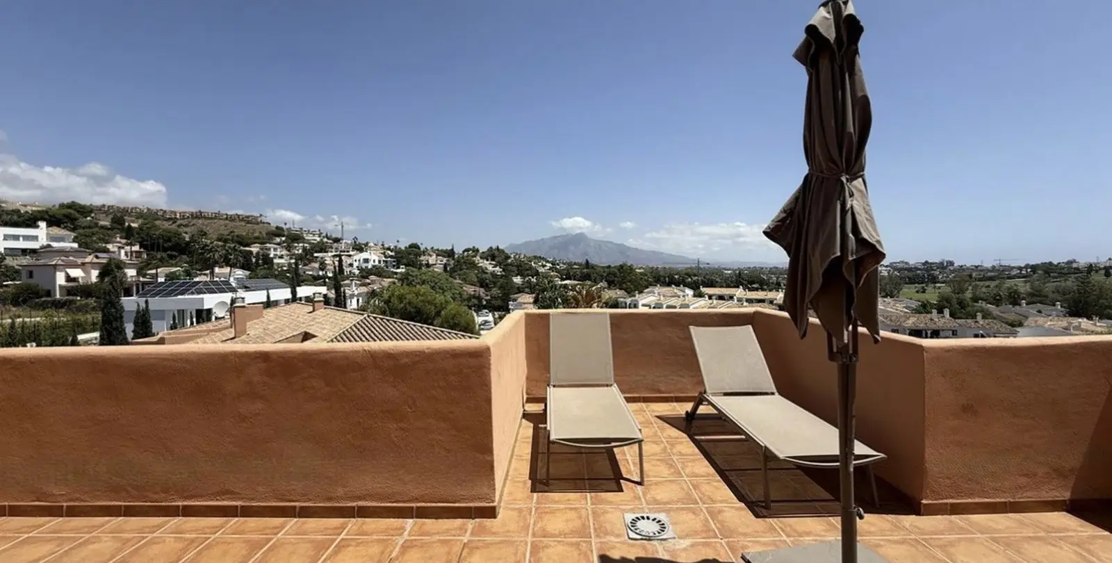 Продажа двухуровневого пентхауса в El Paraiso 34