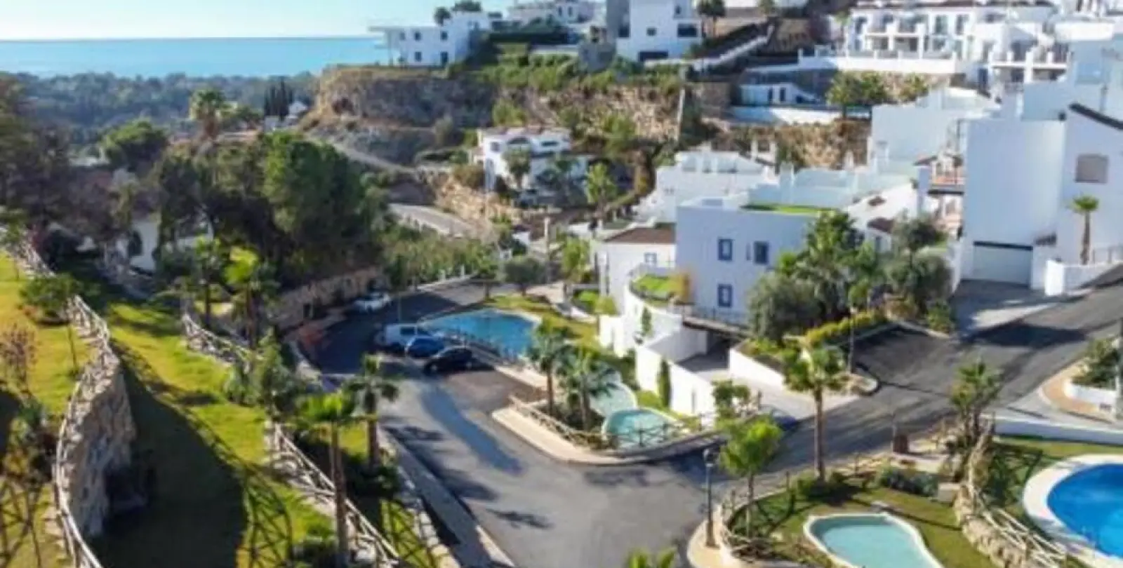 Sale of middle floor apartment in Benahavís 1