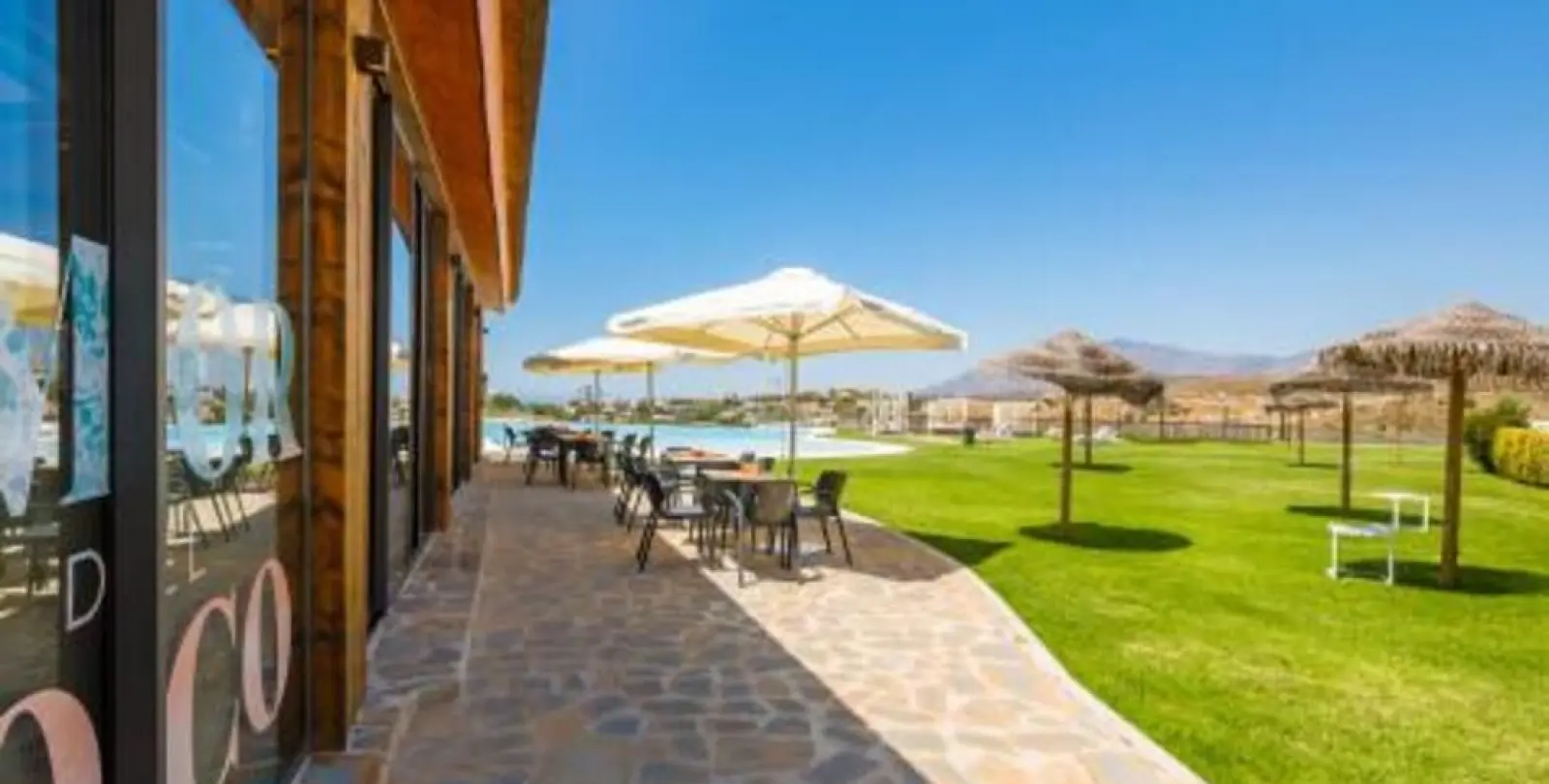 Sale of middle floor apartment in Benahavís 2