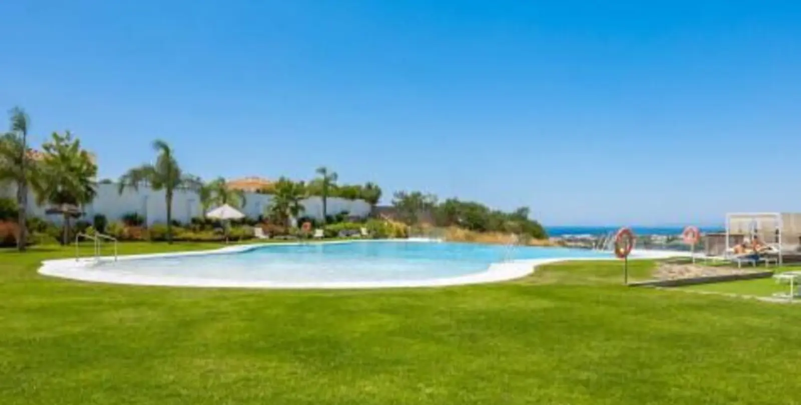 Sale of middle floor apartment in Benahavís 3