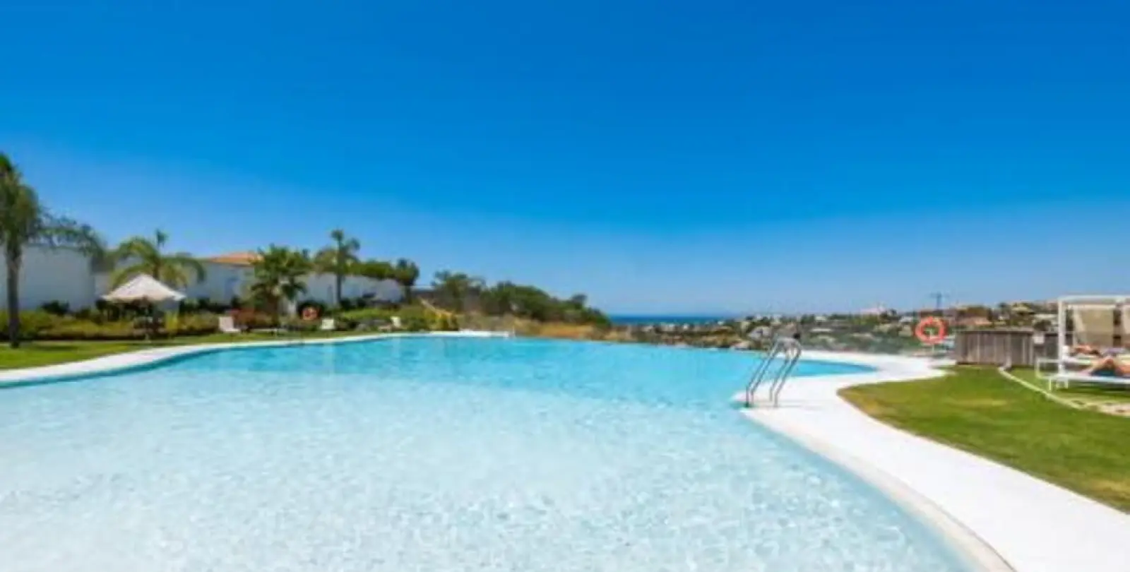 Sale of middle floor apartment in Benahavís 4