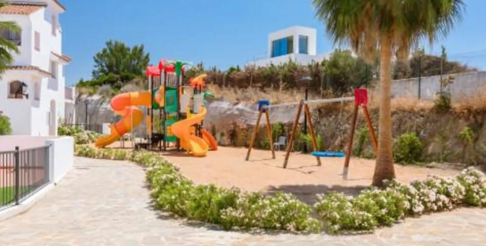 Sale of middle floor apartment in Benahavís 5