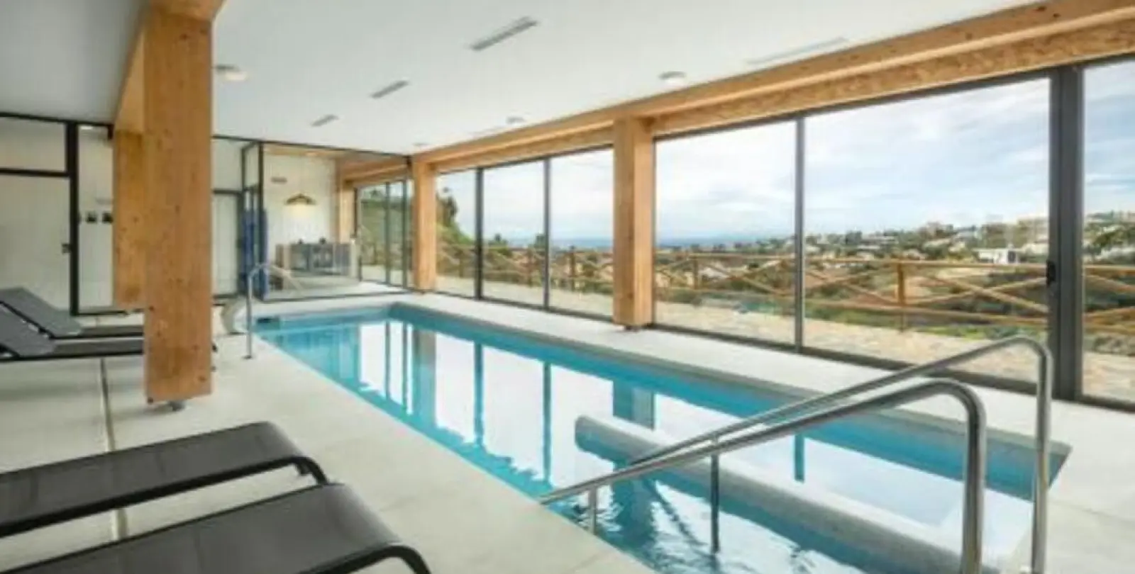 Sale of middle floor apartment in Benahavís 7