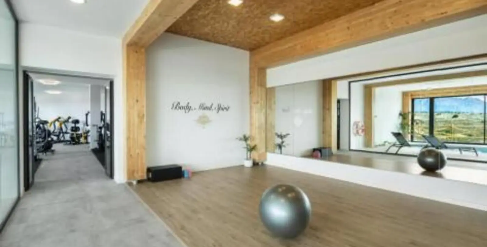 Sale of middle floor apartment in Benahavís 9