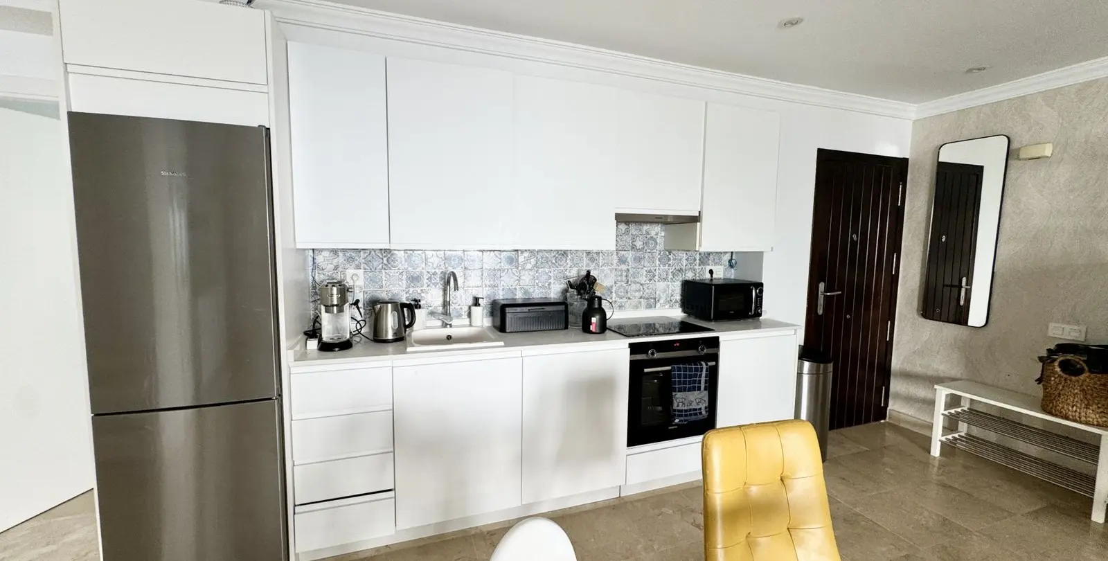 Sale of middle floor apartment in Benahavís 16