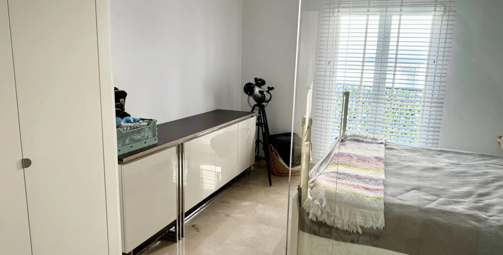 Sale of middle floor apartment in Benahavís 20