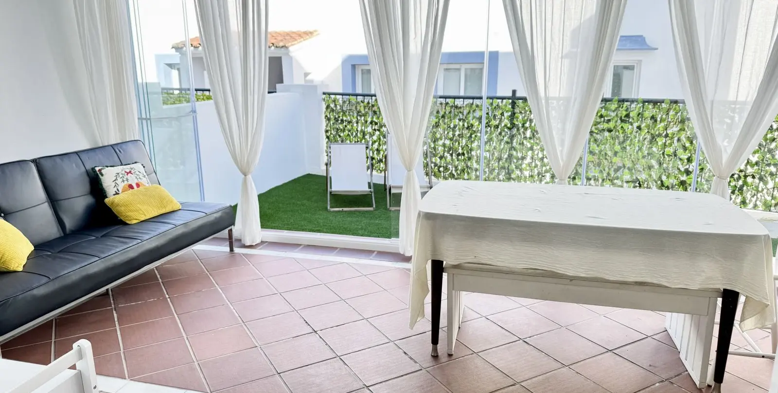 Sale of middle floor apartment in Benahavís 28