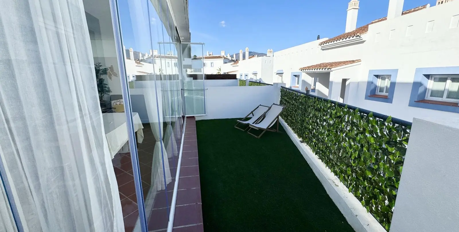 Sale of middle floor apartment in Benahavís 30
