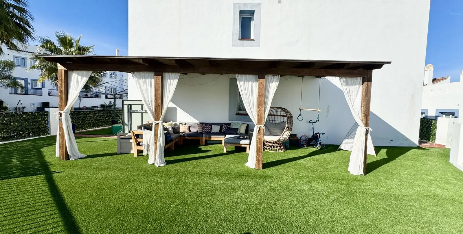 Sale of middle floor apartment in Benahavís 34