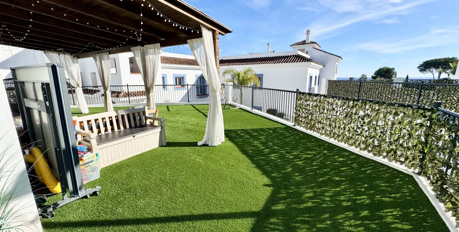 Sale of middle floor apartment in Benahavís 37