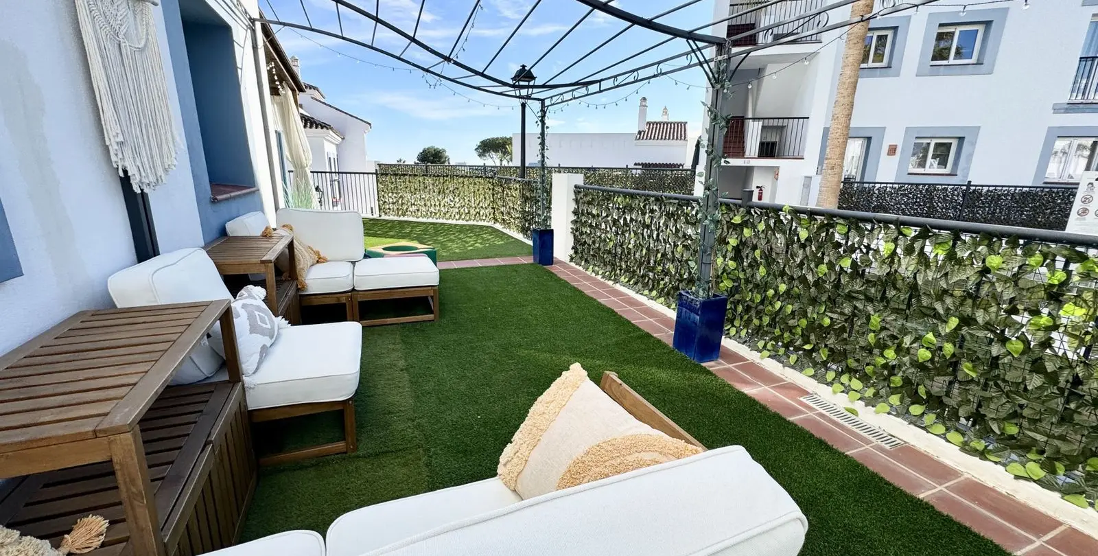 Sale of middle floor apartment in Benahavís 40