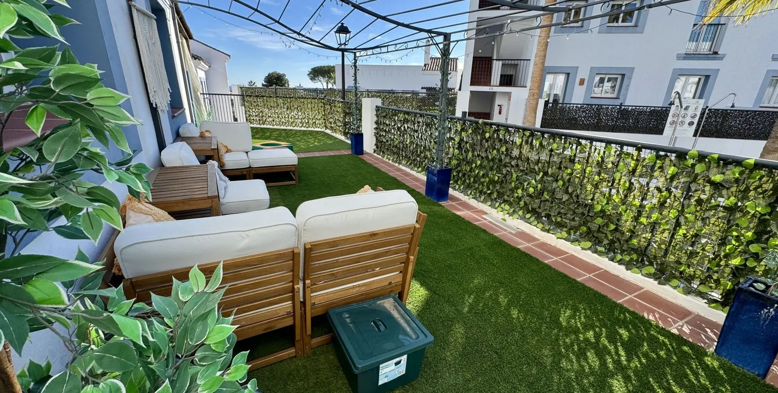 Sale of middle floor apartment in Benahavís 41