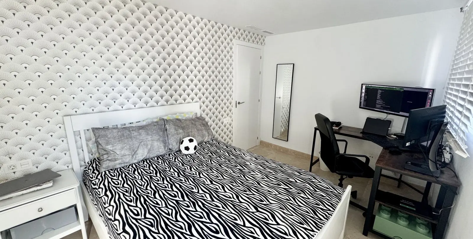 Sale of middle floor apartment in Benahavís 43