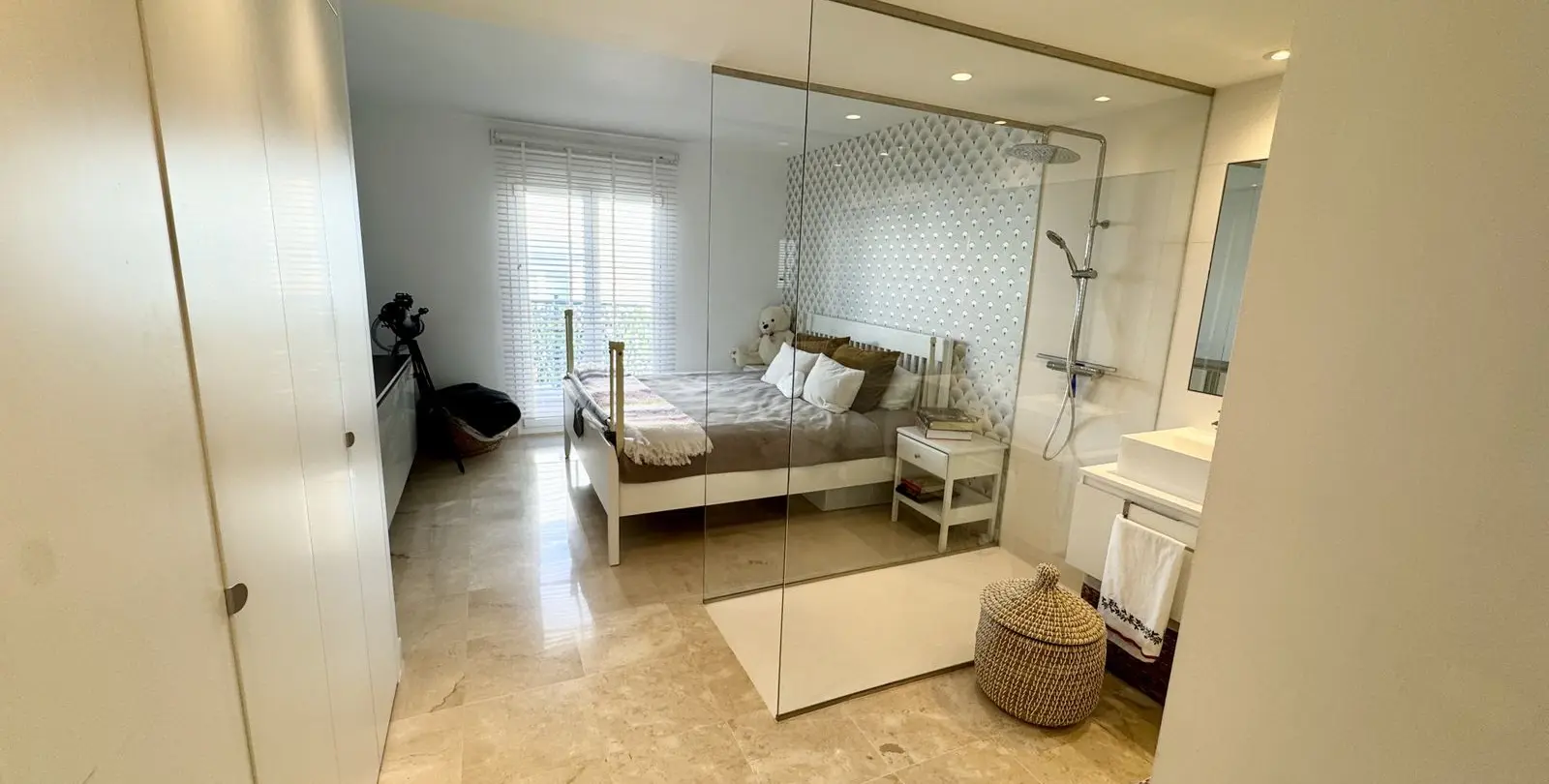 Sale of middle floor apartment in Benahavís 57