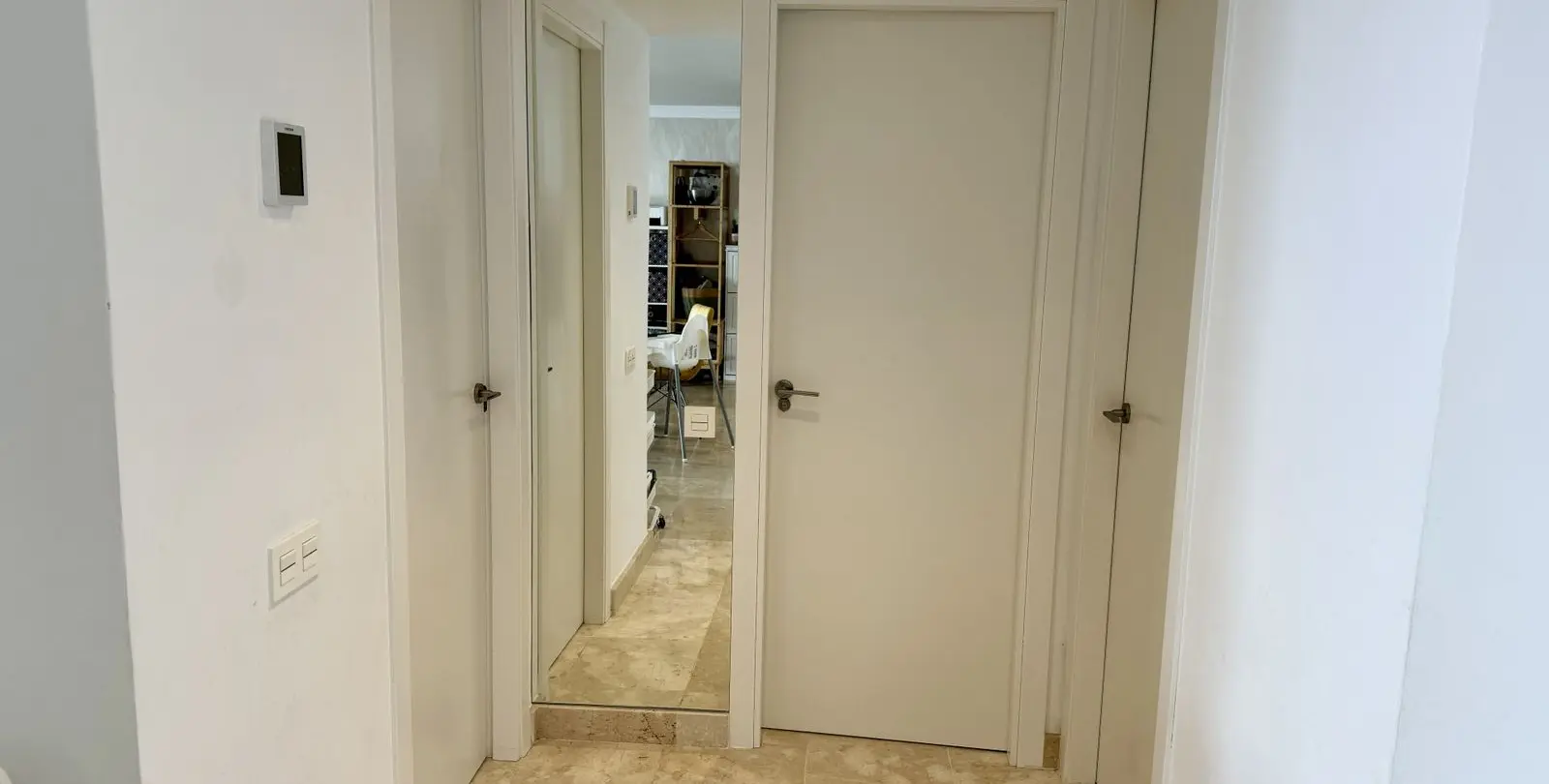 Sale of middle floor apartment in Benahavís 60