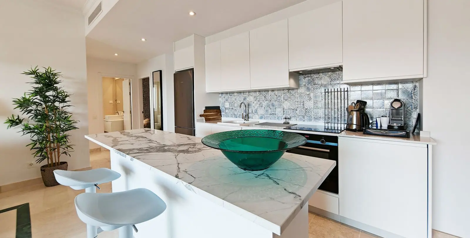 Sale of ground floor apartment in Benahavís 6