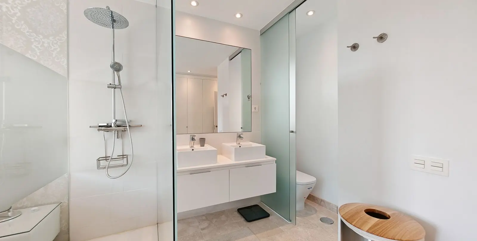 Sale of ground floor apartment in Benahavís 13
