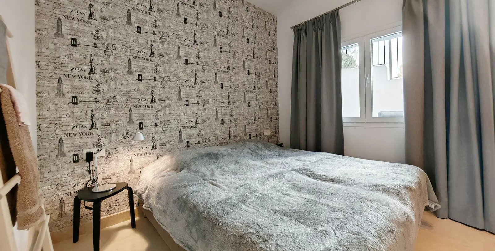 Sale of ground floor apartment in Benahavís 14