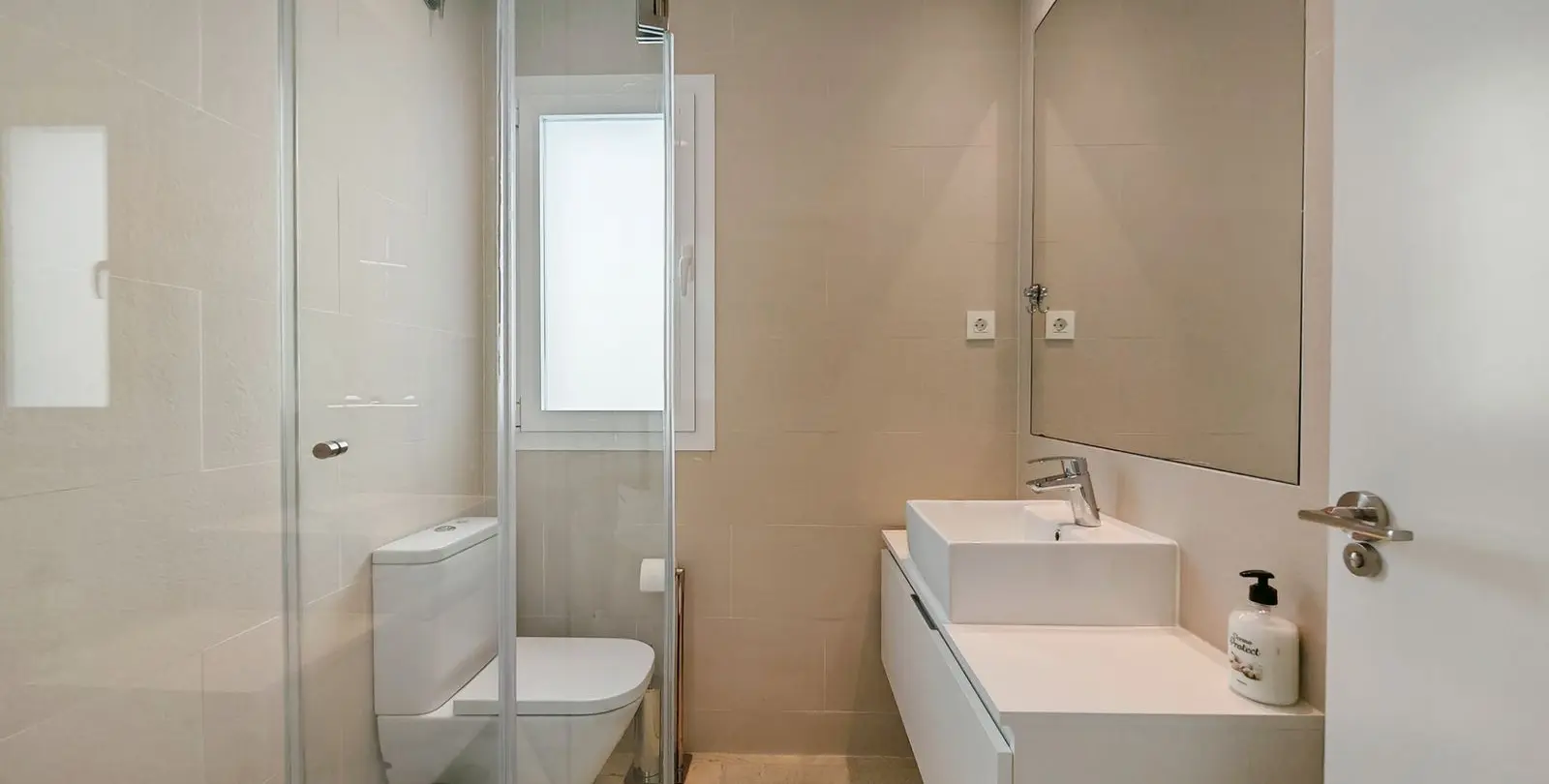 Sale of ground floor apartment in Benahavís 16