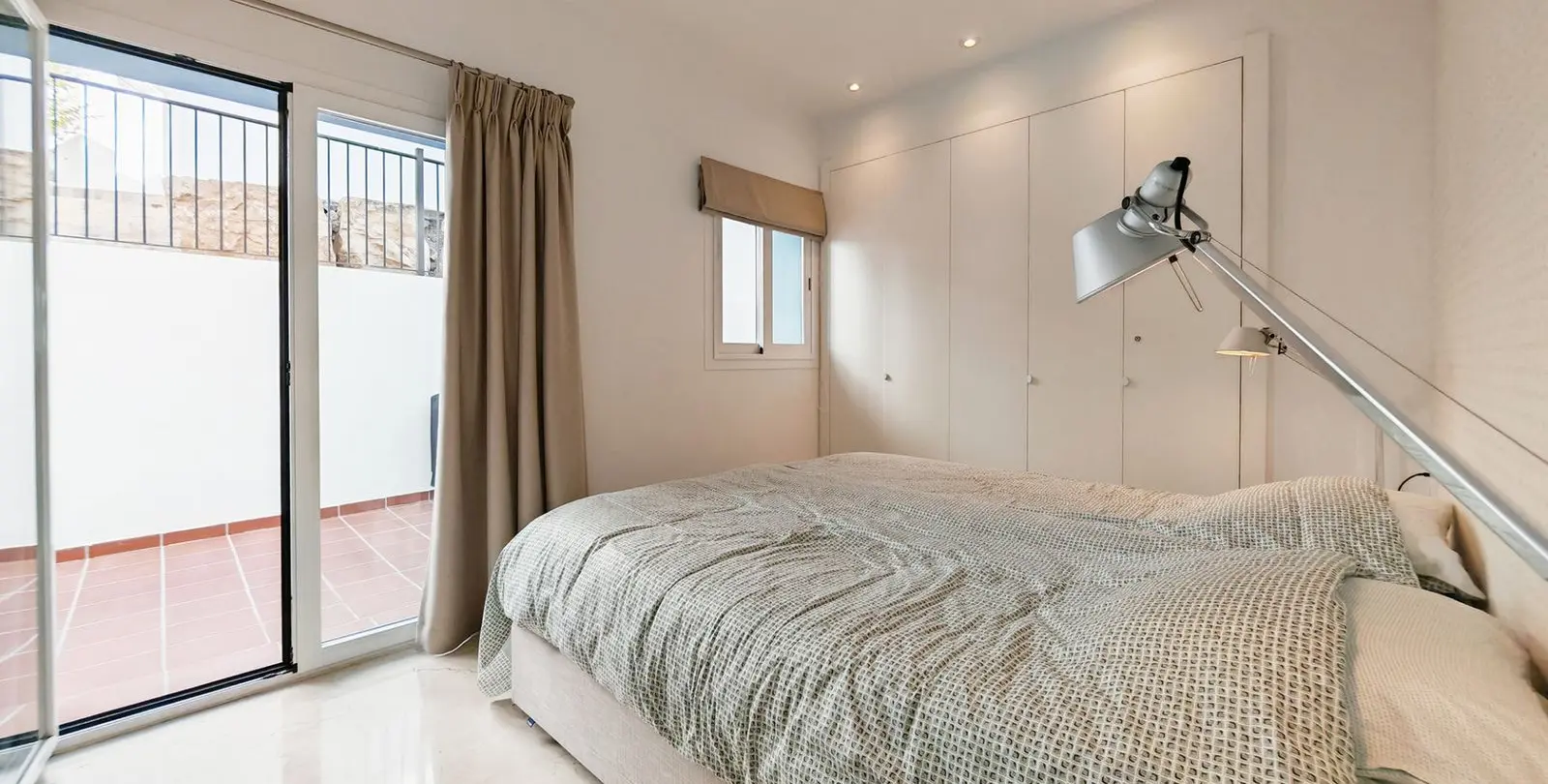 Sale of ground floor apartment in Benahavís 17