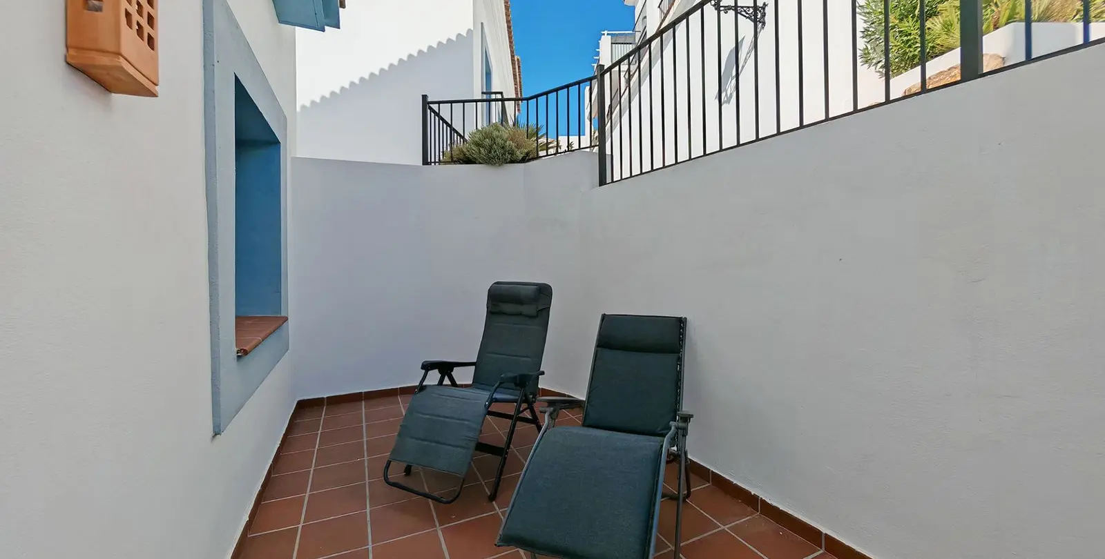 Sale of ground floor apartment in Benahavís 18