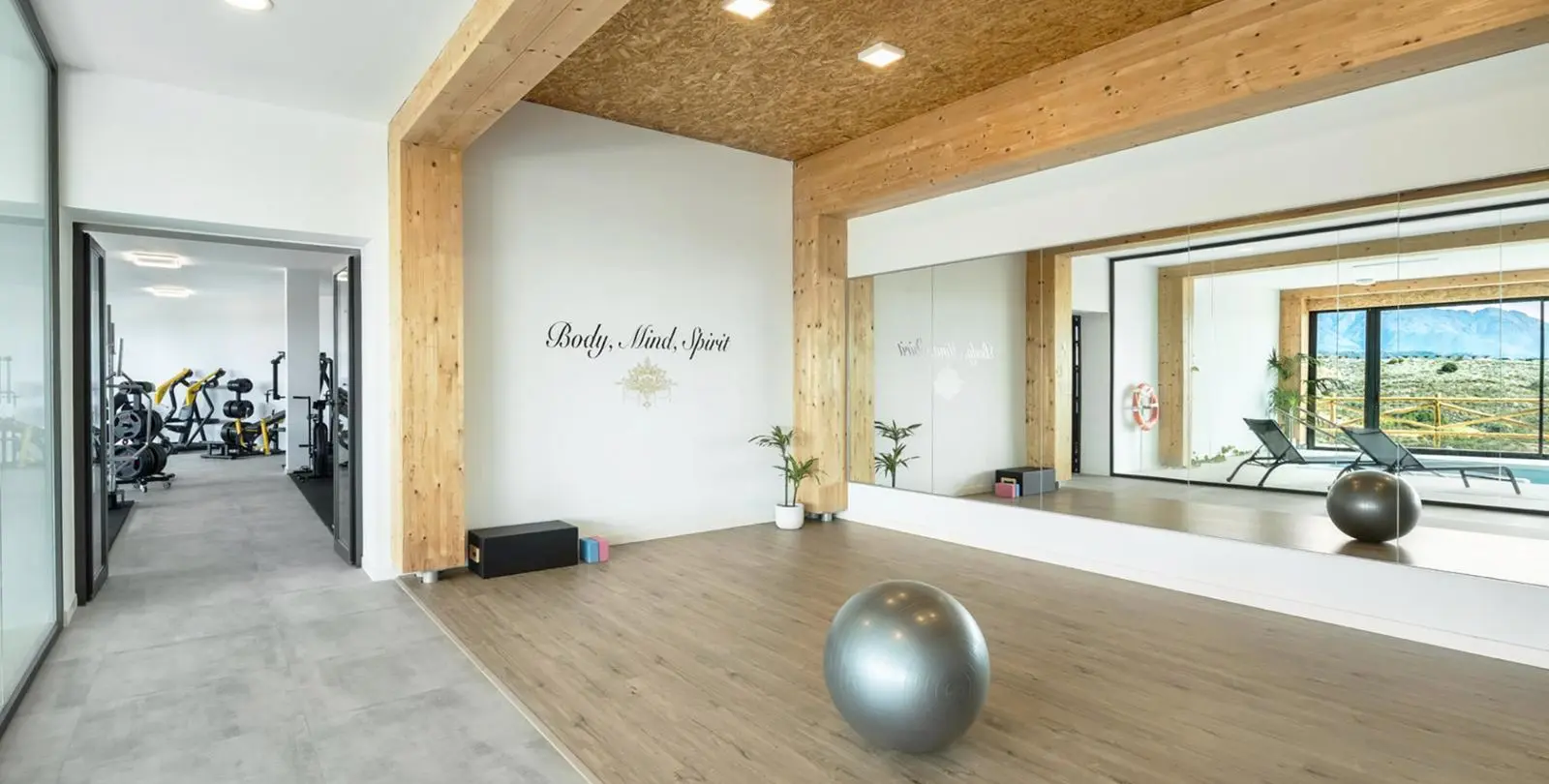 Sale of ground floor apartment in Benahavís 20