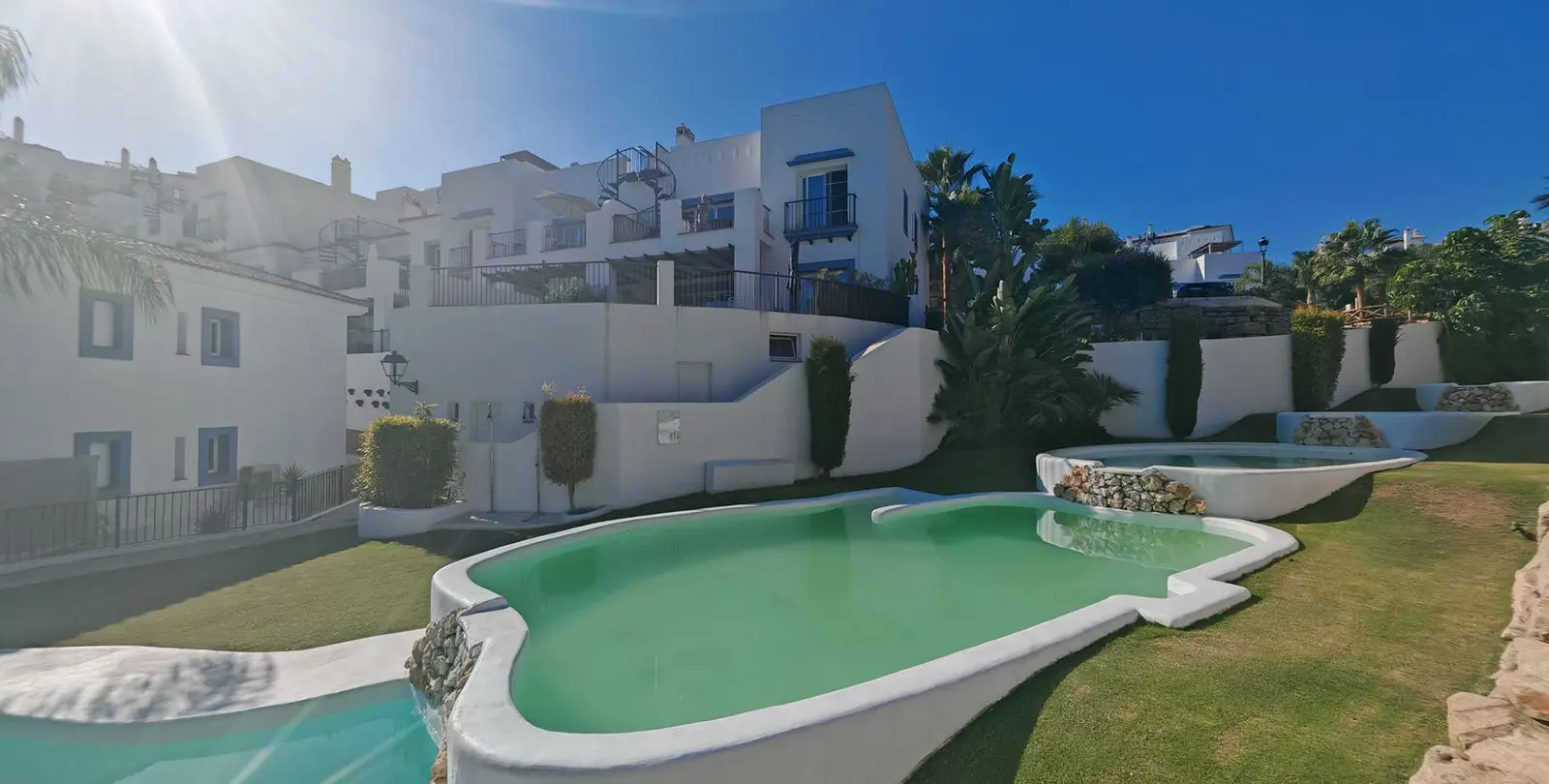 Sale of ground floor apartment in Benahavís 23