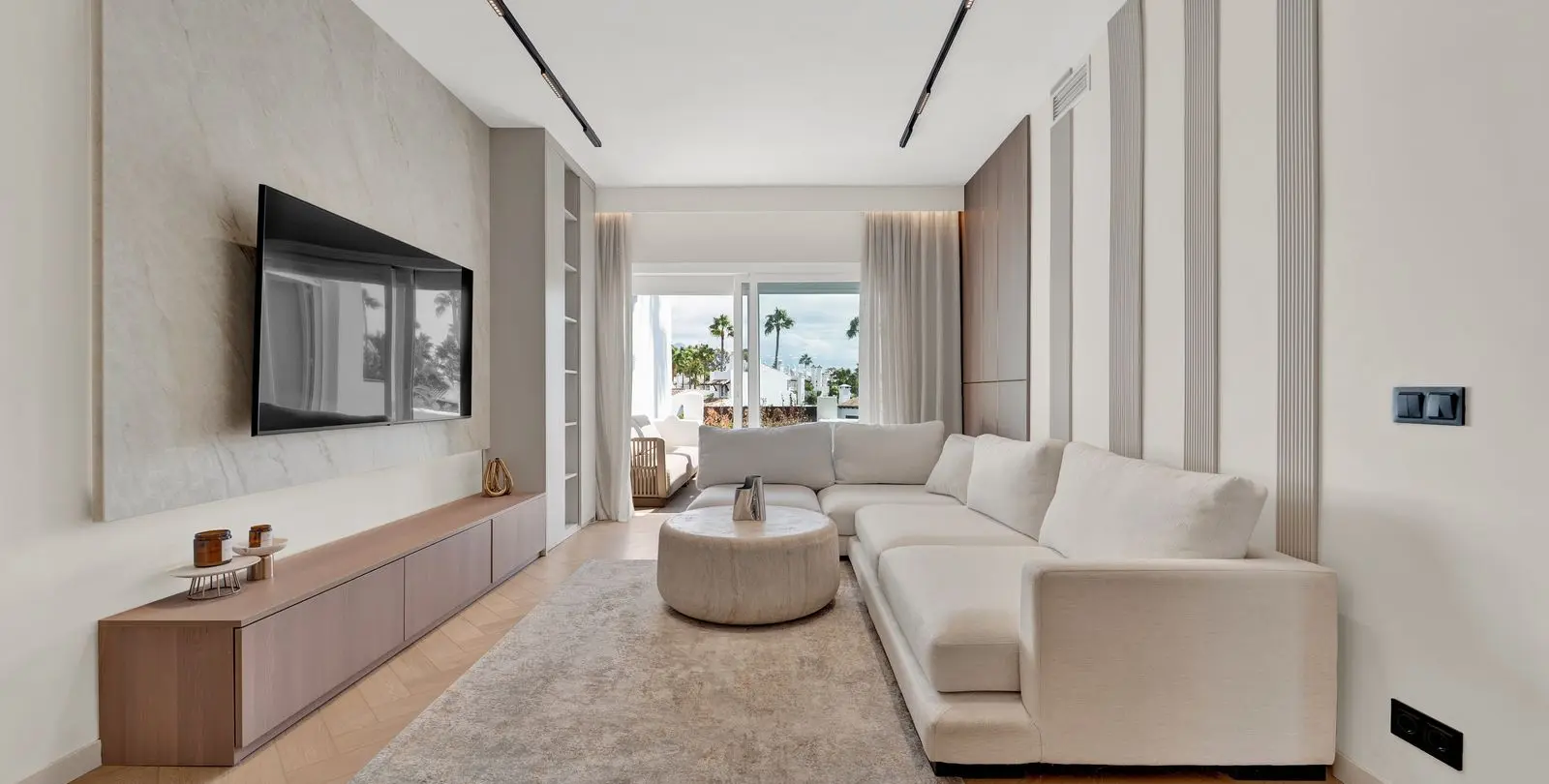 Venta de apartamento en planta media en Cancelada 2