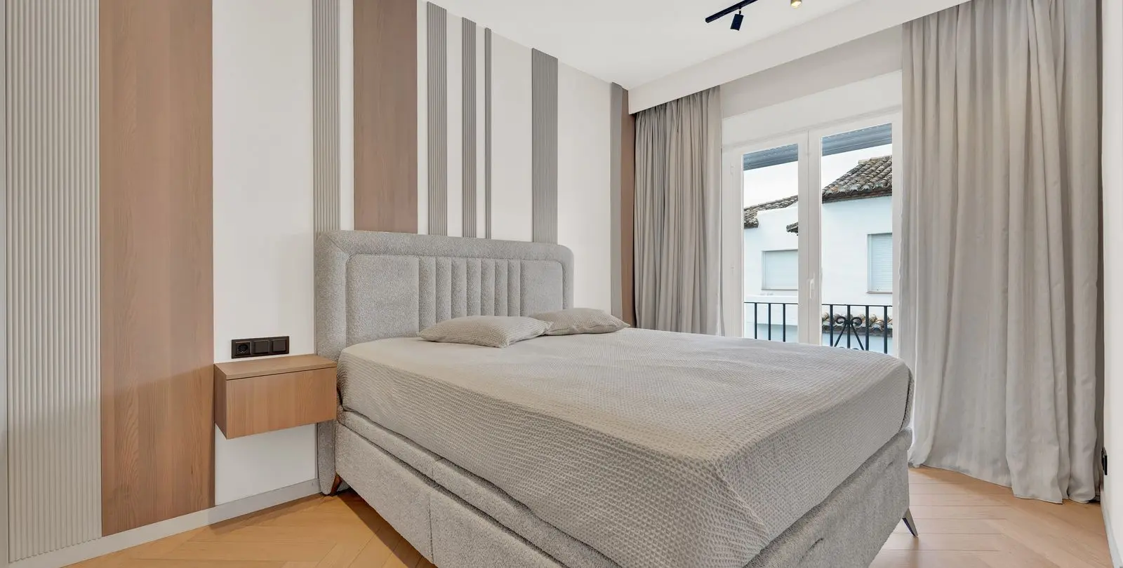 Venta de apartamento en planta media en Cancelada 8