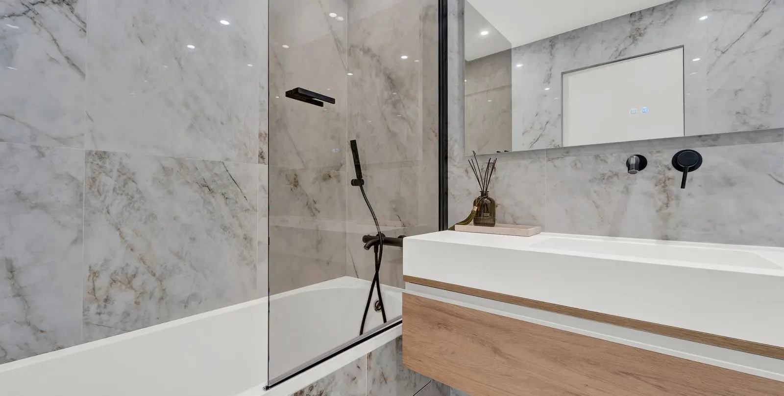 Venta de apartamento en planta media en Cancelada 10