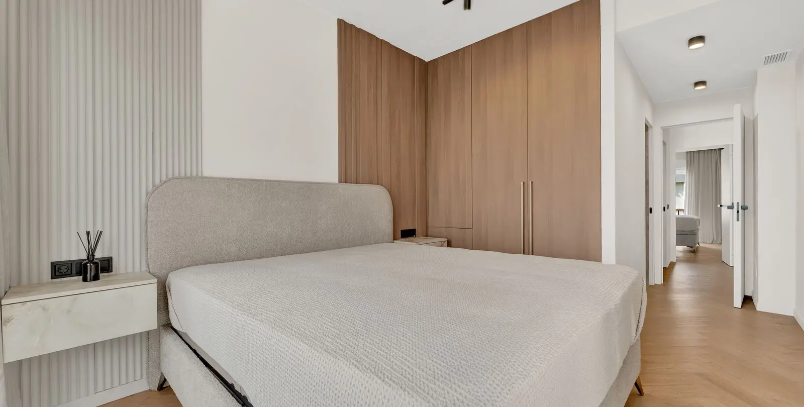 Venta de apartamento en planta media en Cancelada 13