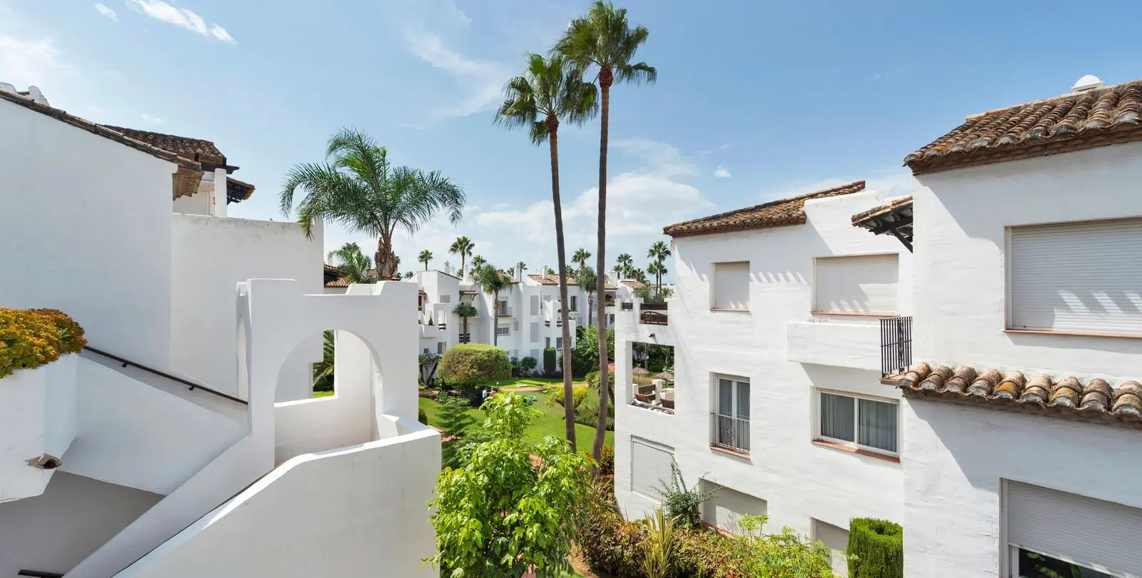 Venta de apartamento en planta media en Cancelada 15