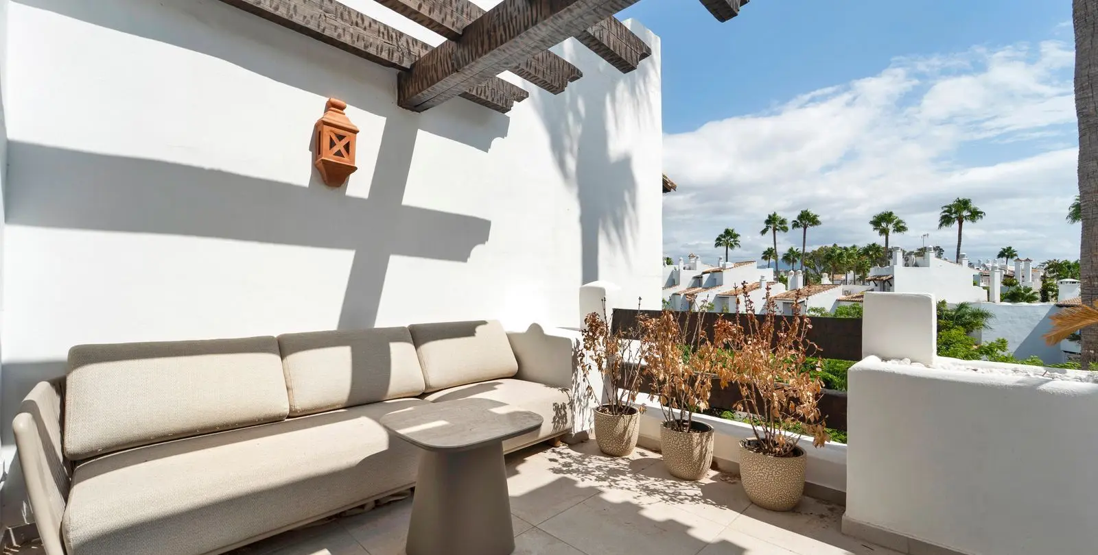 Venta de apartamento en planta media en Cancelada 16