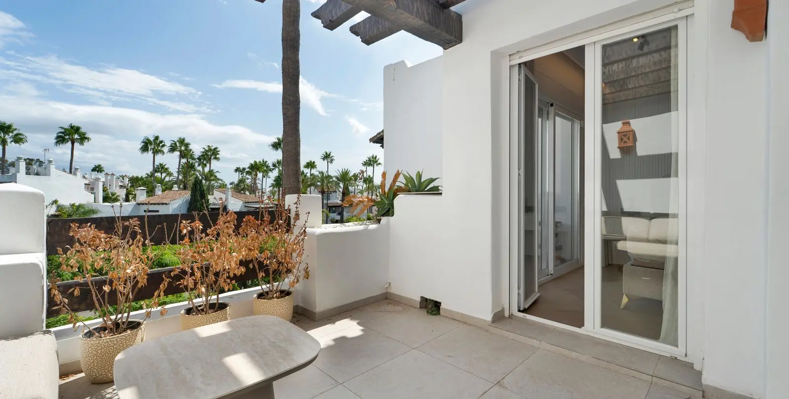 Venta de apartamento en planta media en Cancelada 17