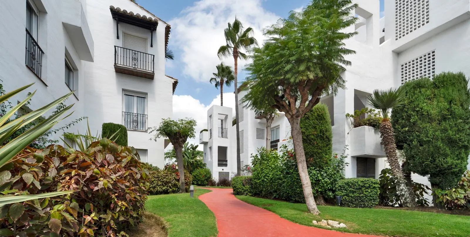 Venta de apartamento en planta media en Cancelada 19