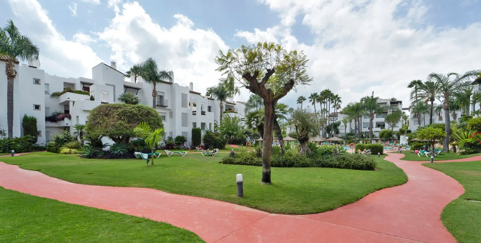 Venta de apartamento en planta media en Cancelada 20
