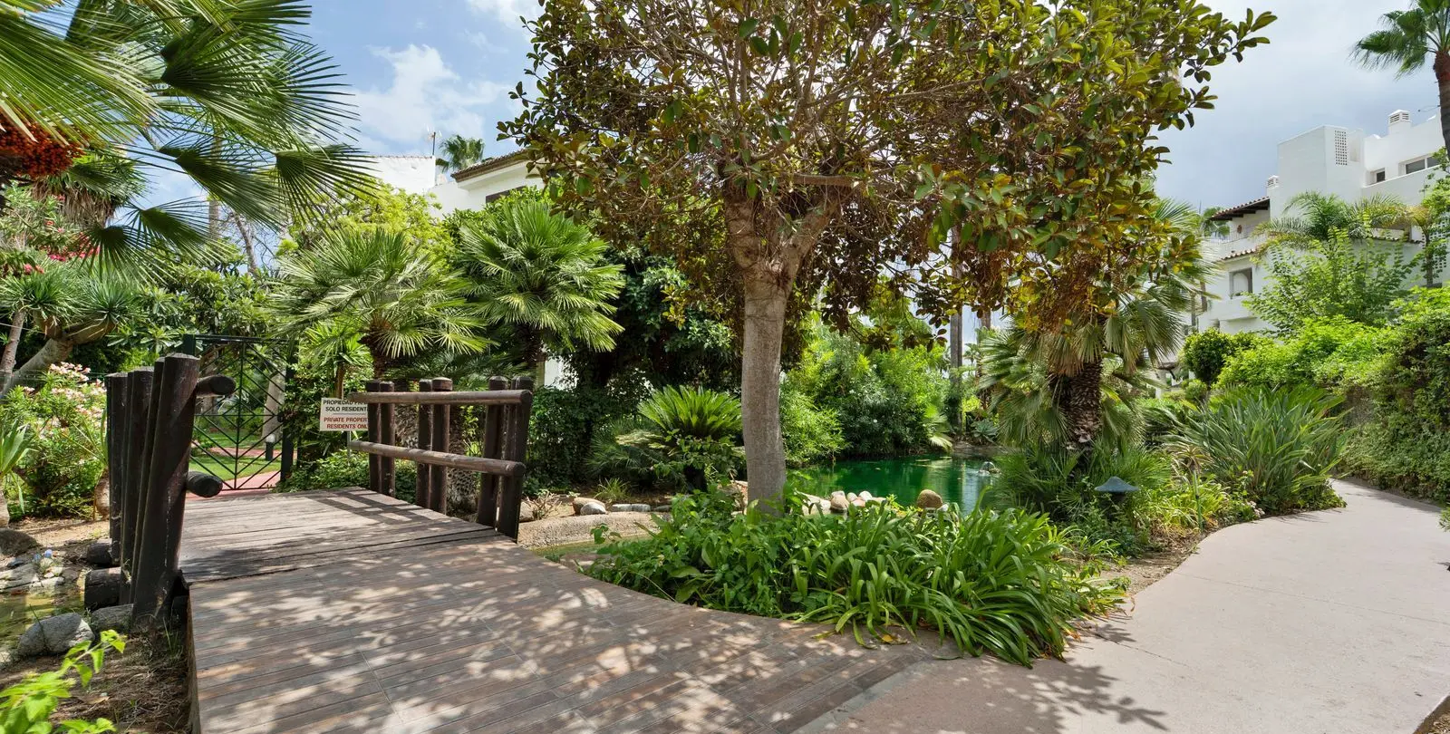 Venta de apartamento en planta media en Cancelada 23
