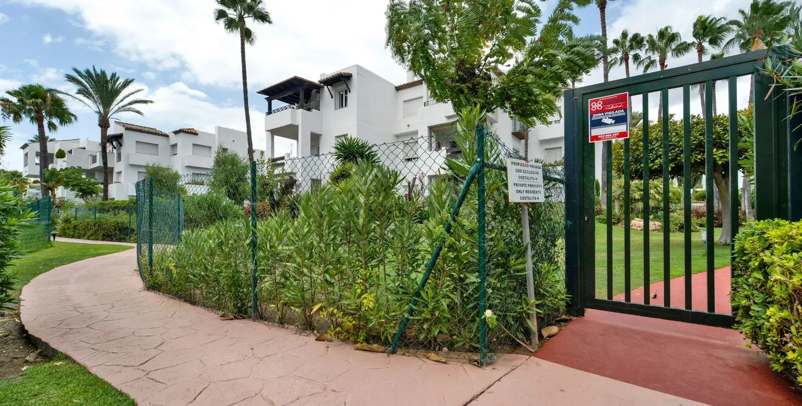 Venta de apartamento en planta media en Cancelada 24