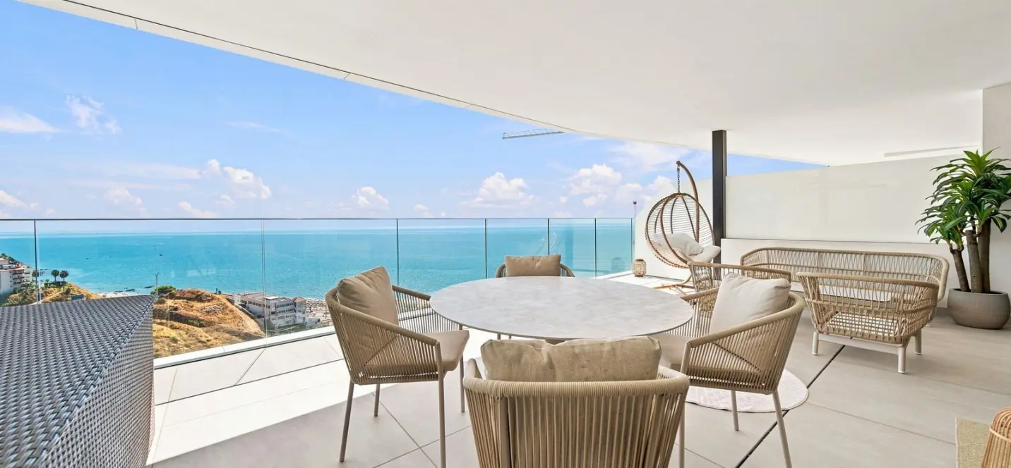 Sale of middle floor apartment in Fuengirola 0