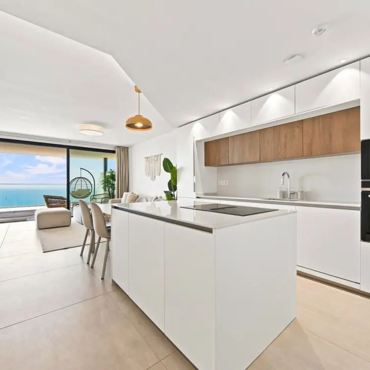 Sale of middle floor apartment in Fuengirola