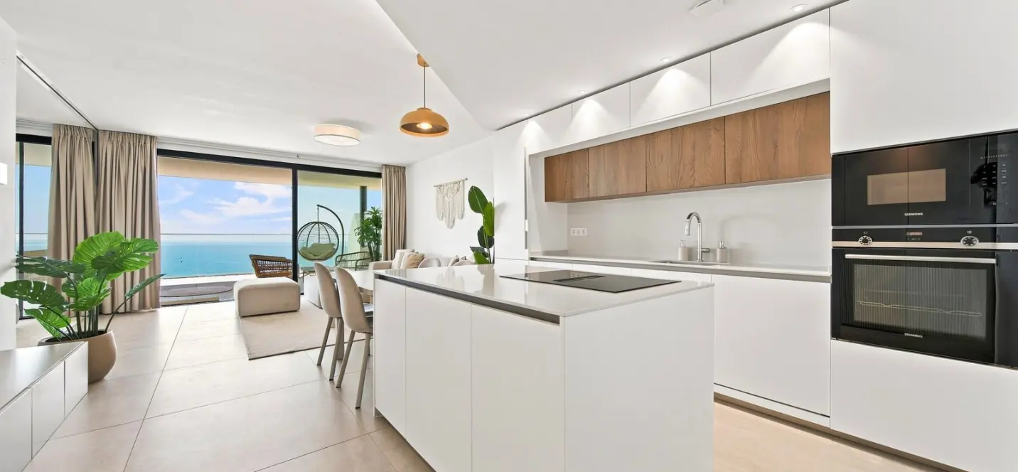 Sale of middle floor apartment in Fuengirola 3