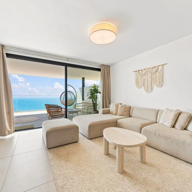 Sale of middle floor apartment in Fuengirola