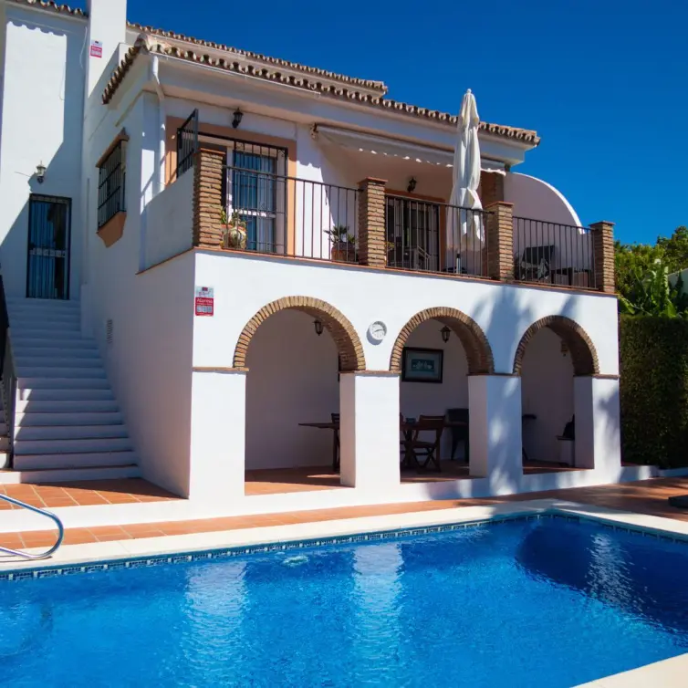 Venta de villa independiente en Estepona